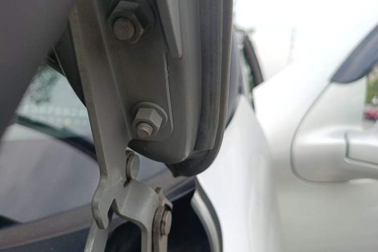 Used Buick GL8 2014 2.4L Executive Edition Engine Bay Left