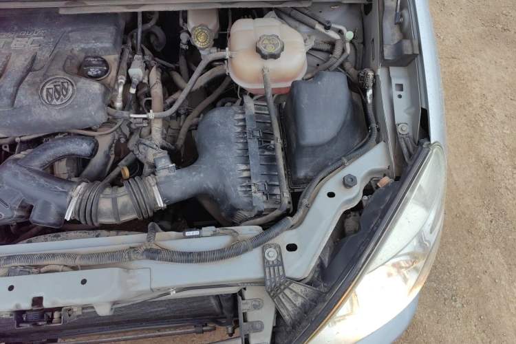 Used Buick GL8 2014 2.4L Classic Edition Engine Bay Left