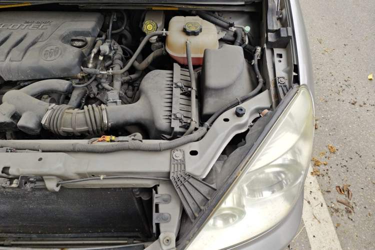 Used Buick GL8 2014 2.4L Classic Edition Engine Bay Left
