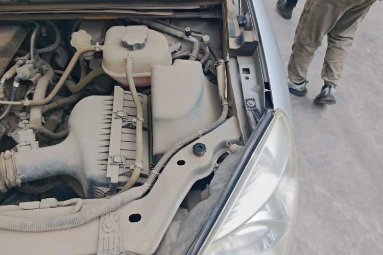 Used Buick GL8 2014 2.4L Comfort Edition Engine Bay Left