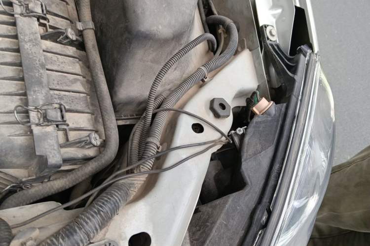 Used Buick GL8 2014 2.4L Classic Edition Engine Bay Left