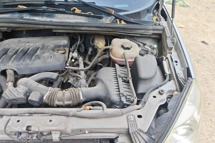 Used Buick GL8 2014 2.4L Classic Edition Engine Bay Left