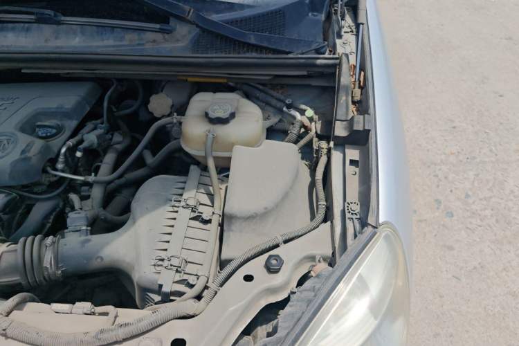 Used Buick GL8 2014 2.4L Classic Edition Engine Bay Left