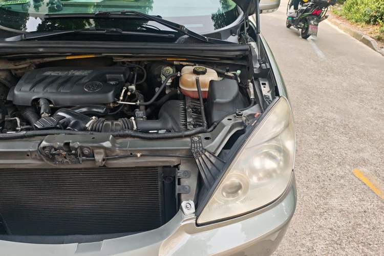 Used Buick GL8 2014 2.4L Comfort Edition Engine Bay Left