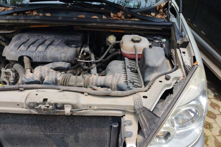 Used Buick GL8 2014 2.4L Classic Edition Engine Bay Left