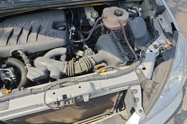 Used Buick GL8 2014 2.4L Classic Edition Engine Bay Left