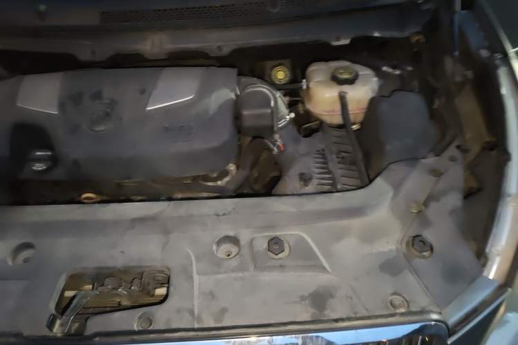 Used Buick GL8 2014 3.0L XT Luxury Business Flagship Edition Engine Bay Left
