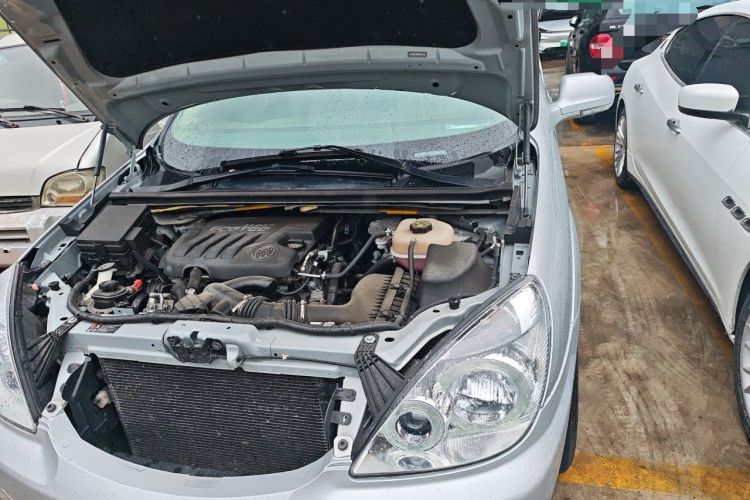 Used Buick GL8 2014 2.4L Classic Edition Engine Bay Left