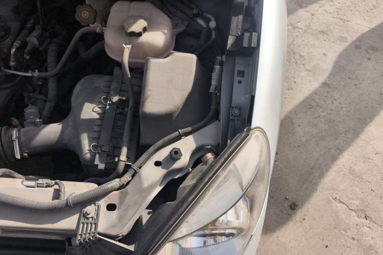 Used Buick GL8 2014 2.4L Classic Edition Engine Bay Left