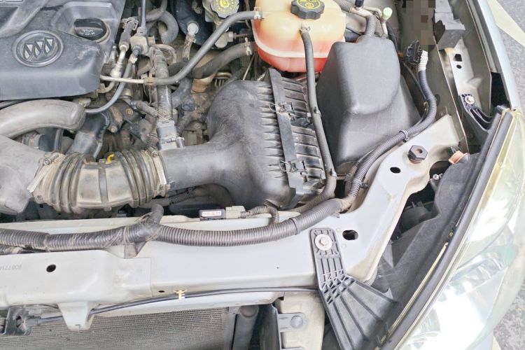 Used Buick GL8 2014 2.4L Classic Edition Engine Bay Left