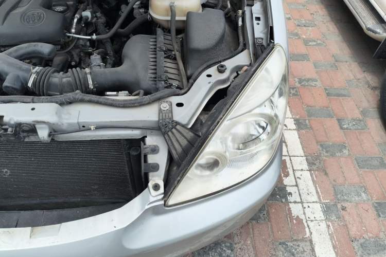 Used Buick GL8 2014 2.4L Comfort Edition Engine Bay Left