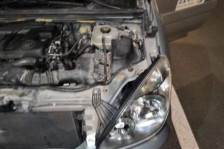 Used Buick GL8 2014 2.4L Classic Edition Engine Bay Left