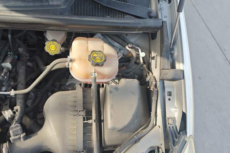 Used Buick GL8 2014 2.4L Classic Edition Engine Bay Left