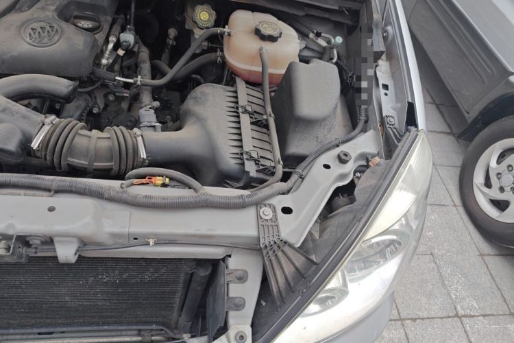 Used Buick GL8 2014 2.4L Classic Edition Engine Bay Left