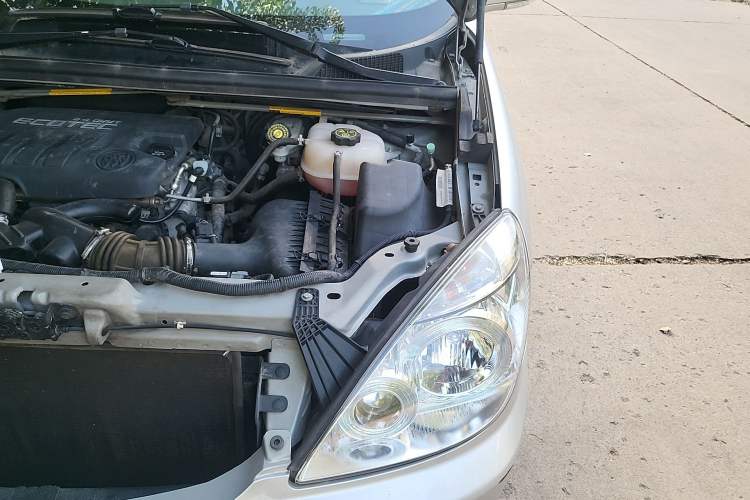 Used Buick GL8 2014 2.4L Classic Edition Engine Bay Left