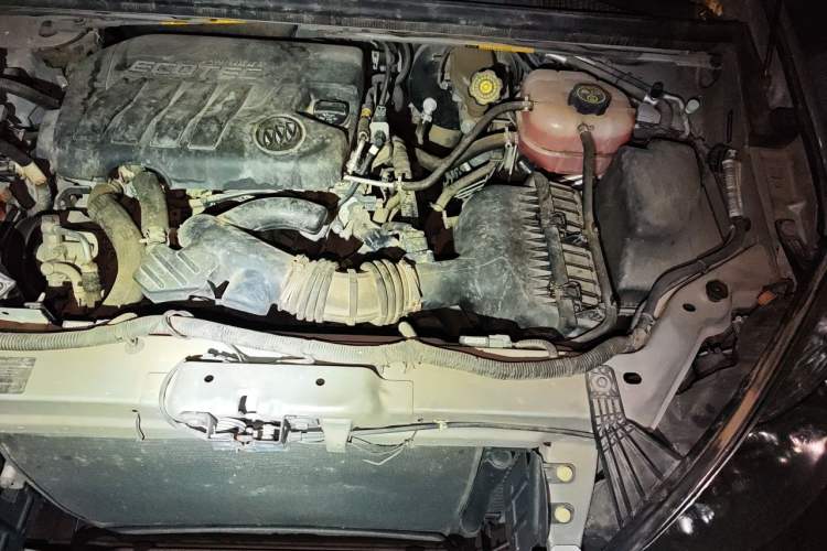 Used Buick GL8 2014 2.4L Classic Edition Engine Bay Left
