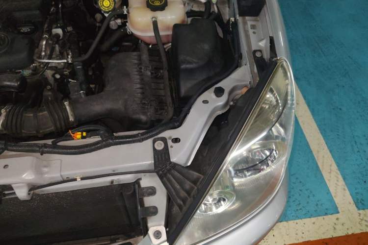 Used Buick GL8 2014 2.4L Classic Edition Engine Bay Left