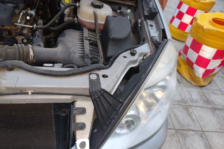 Used Buick GL8 2014 2.4L Classic Edition Engine Bay Left