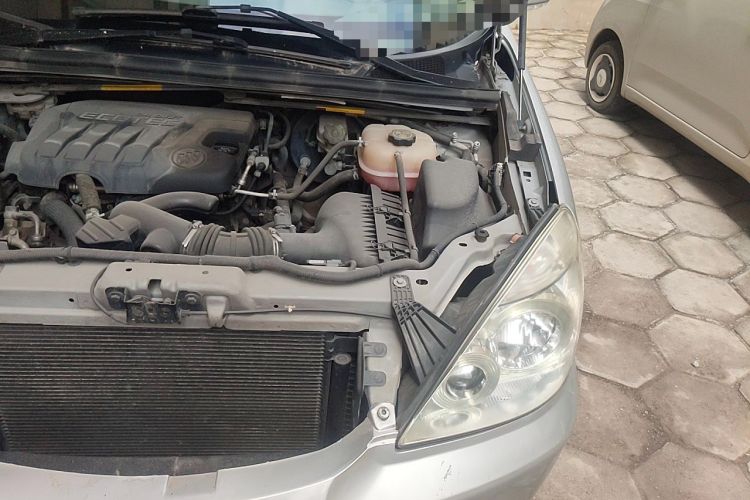 Used Buick GL8 2014 2.4L Classic Edition Engine Bay Left