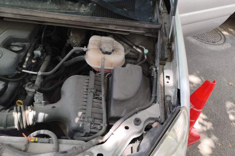 Used Buick GL8 2014 2.4L Comfort Edition Engine Bay Left