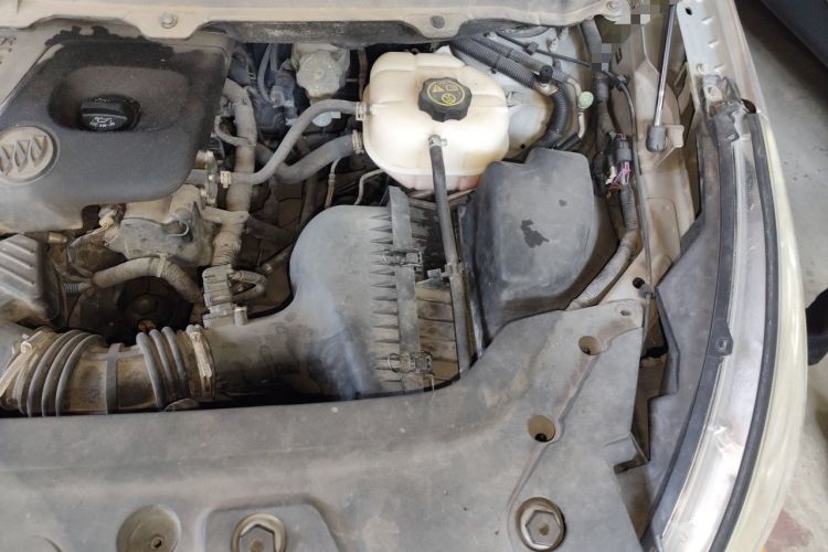 Used Buick GL8 2014 2.4L CT Luxury Business Comfort Edition Engine Bay Left