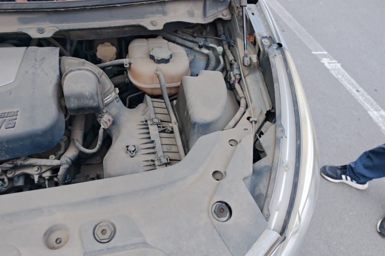 Used Buick GL8 2014 3.0L GT Luxury Business Haoya Edition Engine Bay Left