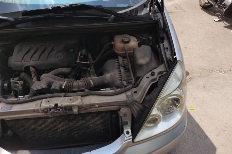 Used Buick GL8 2014 2.4L Classic Edition Engine Bay Left