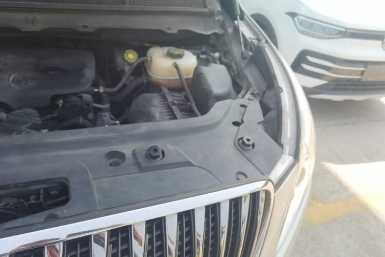 Used Buick GL8 2014 2.4L LT Luxury Business Executive Edition Engine Bay Left