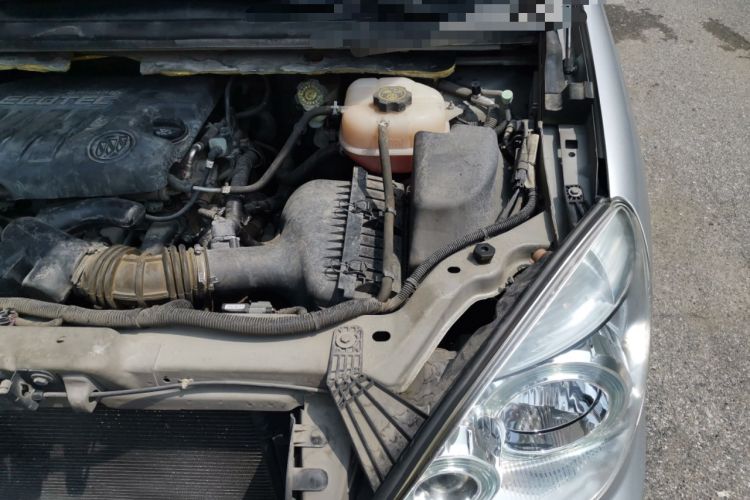 Used Buick GL8 2014 2.4L Classic Edition Engine Bay Left
