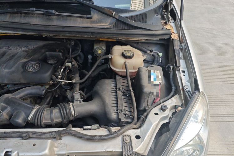 Used Buick GL8 2014 2.4L Classic Edition Engine Bay Left