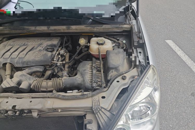 Used Buick GL8 2014 2.4L Comfort Edition Engine Bay Left