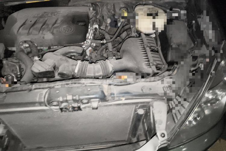 Used Buick GL8 2014 2.4L Comfort Edition Engine Bay Left