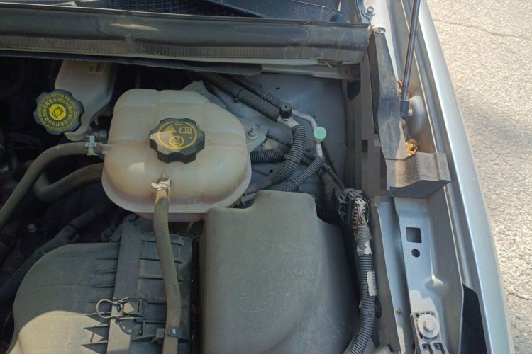 Used Buick GL8 2014 2.4L Classic Edition Engine Bay Left
