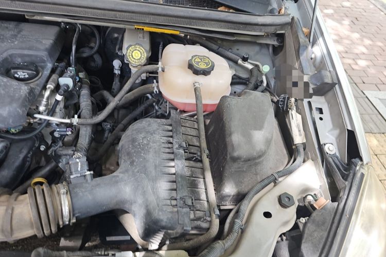 Used Buick GL8 2014 2.4L Classic Edition Engine Bay Left