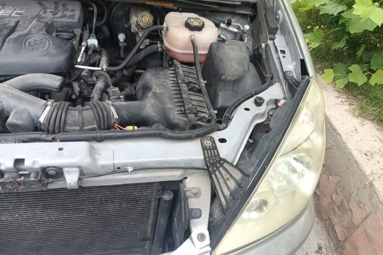 Used Buick GL8 2014 2.4L Classic Edition Engine Bay Left