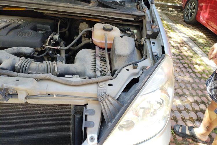 Used Buick GL8 2014 2.4L Classic Edition Engine Bay Left