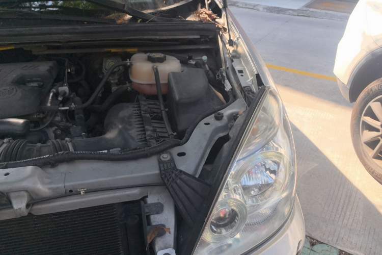 Used Buick GL8 2014 2.4L Comfort Edition Engine Bay Left