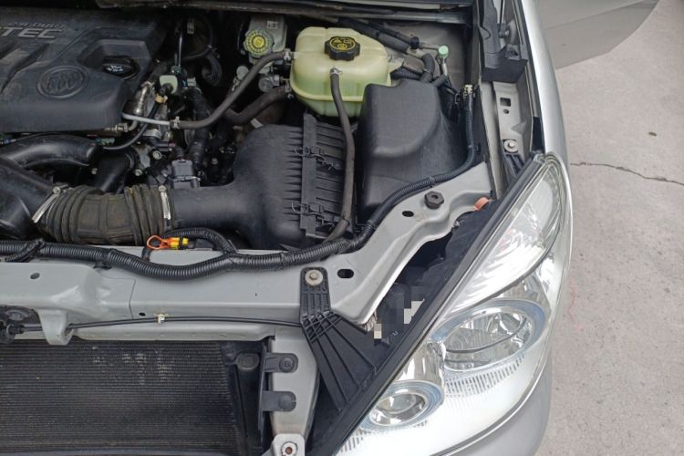 Used Buick GL8 2014 2.4L Classic Edition Engine Bay Left
