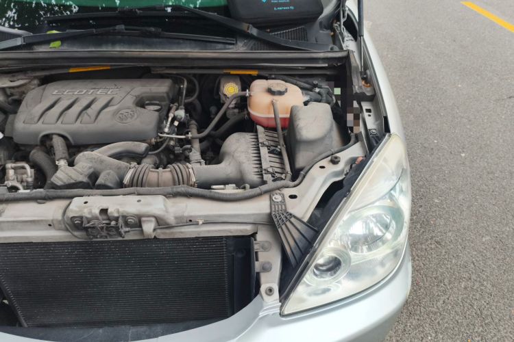 Used Buick GL8 2014 2.4L Classic Edition Engine Bay Left