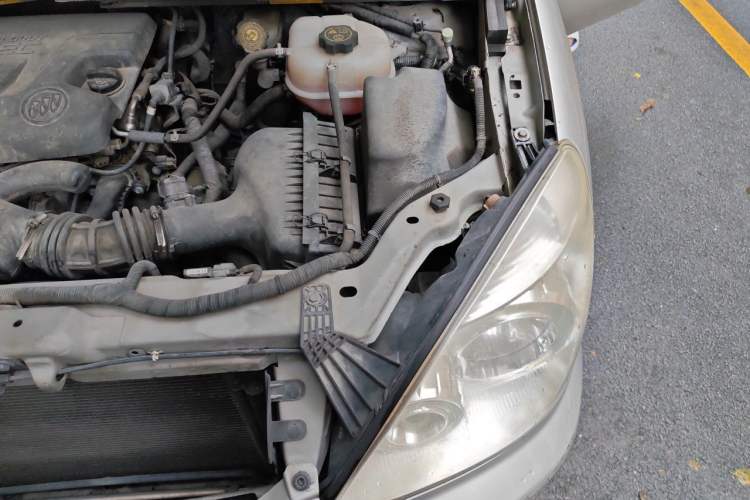 Used Buick GL8 2014 2.4L Classic Edition Engine Bay Left