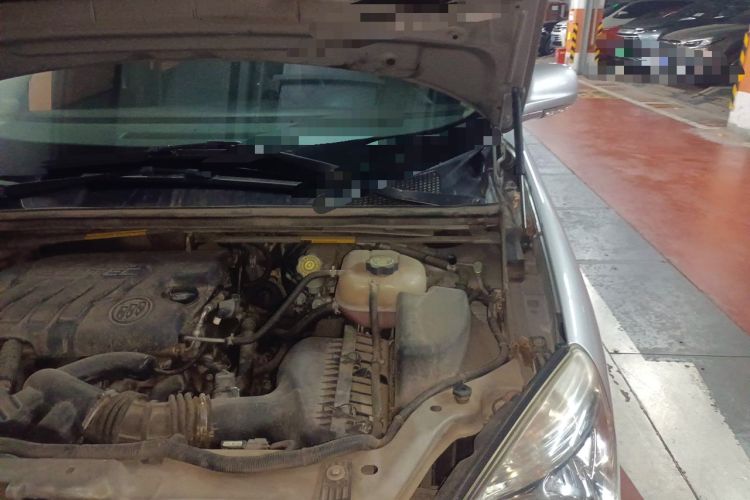 Used Buick GL8 2014 2.4L Classic Edition Engine Bay Left