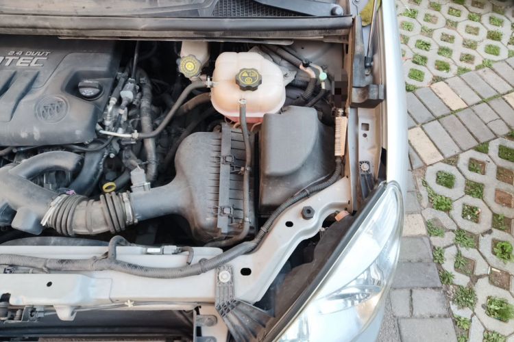 Used Buick GL8 2014 2.4L Classic Edition Engine Bay Left