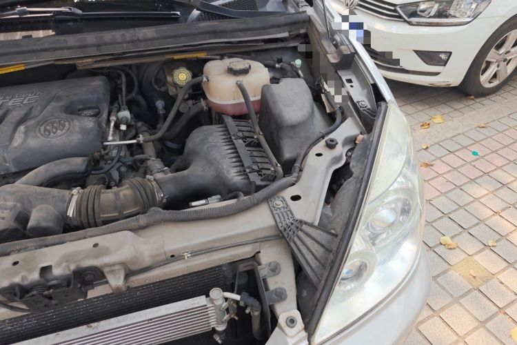Used Buick GL8 2014 2.4L Classic Edition Engine Bay Left