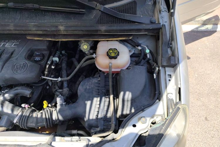 Used Buick GL8 2014 2.4L Classic Edition Engine Bay Left