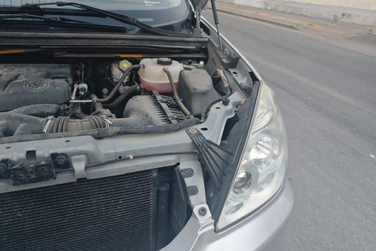 Used Buick GL8 2014 2.4L Classic Edition Engine Bay Left