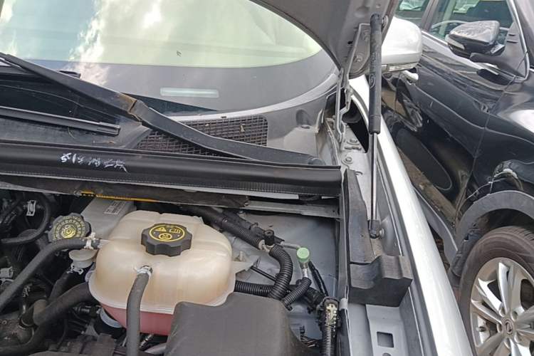 Used Buick GL8 2014 2.4L Classic Edition Engine Bay Left