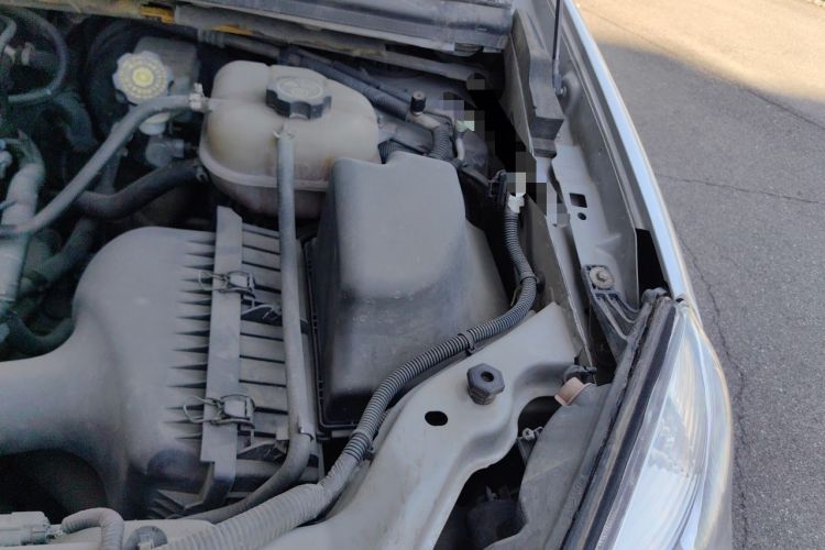Used Buick GL8 2014 2.4L Classic Edition Engine Bay Left
