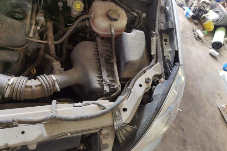 Used Buick GL8 2014 2.4L Classic Edition Engine Bay Left