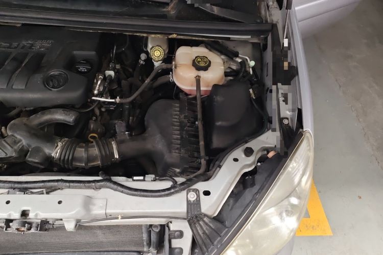Used Buick GL8 2014 2.4L Comfort Edition Engine Bay Left