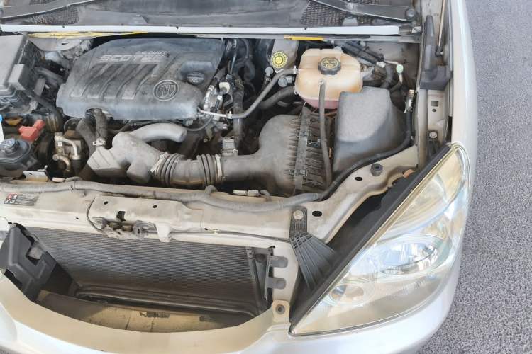 Used Buick GL8 2014 2.4L Classic Edition Engine Bay Left